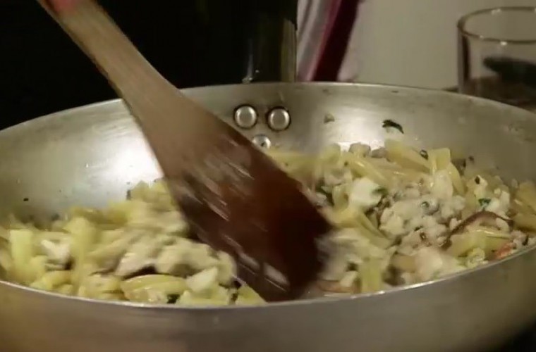 Pescherie di Puglia - Caserecce con ragù di cernia, gamberetti e funghi porcini